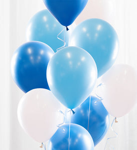 10st heliumfyllda ballonger i blått och vitt